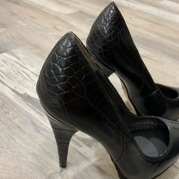 Heels - Picture 2 of 5